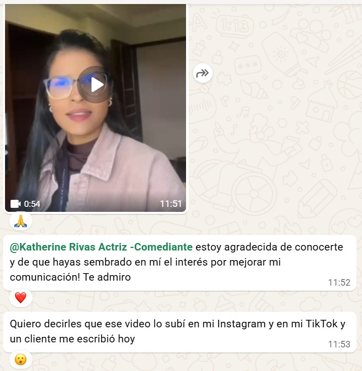Mensajes de una participante: «estoy agradecida de conocerte y de que hayas sembrado en mí el interés por mejorar mi comunicación. Te admiro» y «Quiero decirles que ese video lo subí en mi Instagram y en mi TikTok y un cliente me escribió hoy»