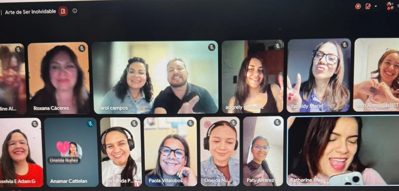 Videollamada de la primera edición de El Arte de Ser Inolvidable: Katherine Rivas con las participantes sonriendo en pantalla